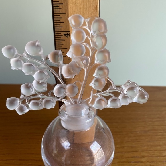 Lalique Claire Fontaine Perfume Bottle - Picture 7 of 11